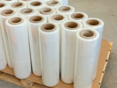 Rola folii w zabezpieczaniu ładunków – od magazynu po transport międzynarodowy