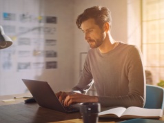 Tak działa oprogramowanie monitorujące pracę zdalną. Bank zwolnił 1000 pracowników oskarżając ich o lenistwo