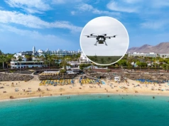 Przy plaży nagle pojawił się dron. Latał 20 metrów nad grupą surferów