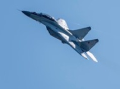 Rosyjskie myśliwce nad platformą Petrobalticu na Bałtyku