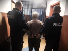 67-latek zabił psa siekierą. Powód? Gryzł się z jego zwierzętami