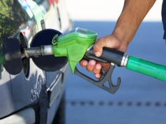 Coś dziwnego dzieje się na stacjach benzynowych. Kierowcy ustawiają się w kolejkach