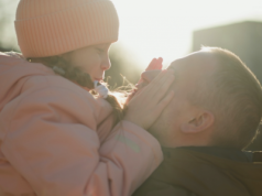 "Córeczka tatusia" Oto dlaczego niektórzy ojcowie faworyzują dziewczynki