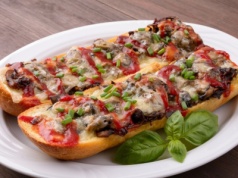 Chrupiąca zapiekanka Mateusza Gesslera – z serem port salut i prażoną cebulką