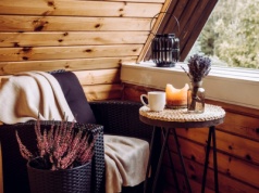 Duński przepis na przytulną jesień w domu. Jak urządzić kącik w stylu hygge?