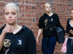 Odmieniona Shiloh Jolie wybrała się z ukochaną na zakupy. Podobna do sławnej mamy?