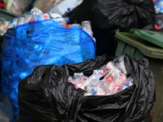 W tym mieście od października pojawią się fioletowe worki na śmieci. Co do nich wrzucać?