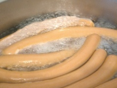 Jesz parówki na śniadanie? Oto, co o tym sądzi dietetyk