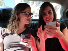 "Pebbling" to nowy trend w relacjach. Nie tylko w związkach, ale też innych znajomościach