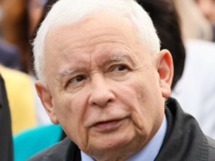 PiS wstaje z kolan po druzgocącym sondażu. Prezes Kaczyński prosi Polaków o sowite datki