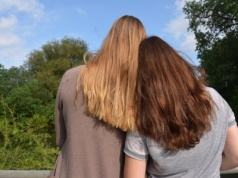 "Rodzice woleli moją siostrę. W dorosłym życiu płacę za to wysoką cenę"