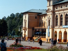 Polacy jeżdżą tam od pokoleń nie bez powodu. Trzy najpiękniejsze uzdrowiska w górach
