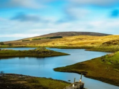 Znikające jezioro intryguje turystów. Znajdziesz je w znanym europejskim kraju