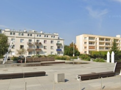 Na Placu Szembeka dzień w dzień wysiaduje szemrane towarzystwo. "Nawet załatwiają się na oczach dzieci"