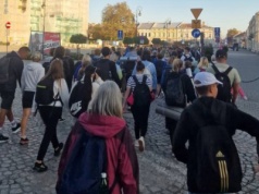 Piesza pielgrzymka do Limanowej z Nowego Sącza: setki wiernych w drodze do Matki Boskiej Bolesnej