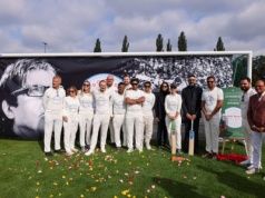 Abhishek Bachchan we Wrocławiu – zapowiedź budowy boiska do krykieta.