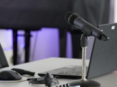 Jutuber zbiera kasę od patronów. Skarbówka mówi, co z podatkiem