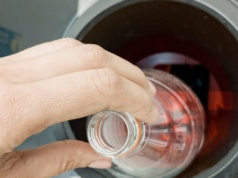 MKiŚ: Gotówka za opakowanie ze znakiem systemu kaucyjnego