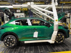 Nowe Renault Clio 6 już zjeżdżają z fabrycznej taśmy. Mamy zdjęcia z procesu produkcji