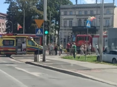 Zderzenie dwóch motocyklistów i osobówki w Jeleniej Górze. Droga częściowo zamknięta