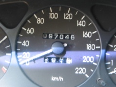 Kupujesz używane auto? Nie daj się nabić na "idealny przebieg". Tak rozpoznasz manipulację