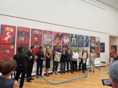 FAKRO partnerem wystawy „Plakat ≠ Papier” w krakowskim Pałacu Sztuki