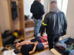 Przyłożyli taksówkarzowi broń do głowy. 27-latek zrobił coś, czego się nie spodziewali