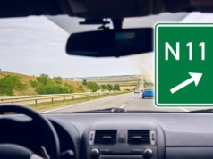 Zielone znaki z literą "N" zaskakują kierowców. Nie każdy wie, jak się zachować