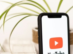 Językowy chaos na YouTube: Zobacz, jak odzyskać kontrolę nad treściami!