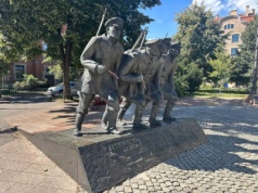 Pomnik Piłsudskiego i Czwórki Legionowej wymaga remontu (Galeria)