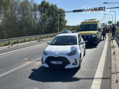 Zderzenie 4 pojazdów na S7. Motocyklista pod opieką medyków