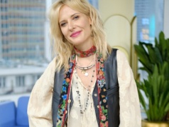 Wielki powrót lat 70. Agnieszka Woźniak-Starak i Jeniffer Lopez już je noszą