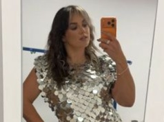 Ewa Farna ODSŁANIA NOGI w cekinowej mini. Internauci: "BOGINI"