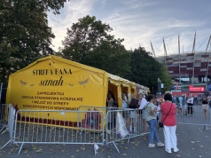 Nerwowo w strefie fanów Sanah pod Stadionem Narodowym, Dzieci niezadowolone przez... kolor zwykłych koszulek za 199 złotych