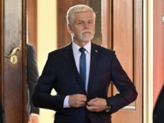 Prezydent Czech: NATO musi reagować na prowokacje Rosji