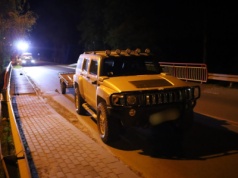 Mężczyzna potrącony przez hummera. Śmigłowcem przetransportowano go do szpitala (zdjęcia)