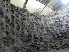 Wieża z ludzkich czaszek w Meksyku