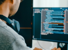 Nawet 45 tys. zł brutto miesięcznie. Wynagrodzenia w IT biją rekordy