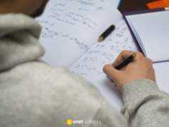 "Nie stać mnie na prywatne korepetycje. Czy moje dziecko zostanie w tyle?" [LIST]