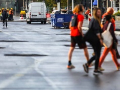 Pierwszeństwo pieszych poza przejściem. Kierowcy zapominają