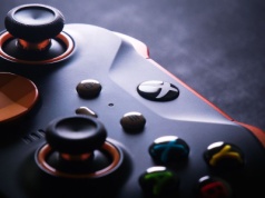 Laptop gamingowy czy konsola? Co wybrać do grania w 2025 r.