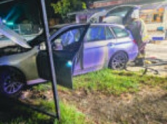 Pijany kierowca roztrzaskał BMW na stacji pod Zieloną Górą. Ścięte dystrybutory paliwa (ZDJĘCIA)