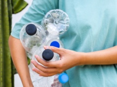 MKiŚ: Premiera butelki i puszki objętych systemem kaucyjnym