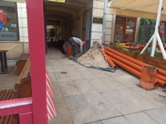 Kamienicę na deptaku podmyła woda z restauracji Dirty Joe. „Pęknięcia świeże, powstałe niedawno”