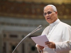 Papież z apelem do rządzących. "Broń, która niszczy"