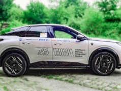 Nowy Peugeot 3008 z akumulatorem IBIS: lżejszy, zużywa mniej prądu, ma większą moc i oferuje więcej miejsca