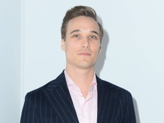 Maurycy Popiel niedawno rozwiódł się z żoną. Teraz rozprawia o relacjach damsko-męskich