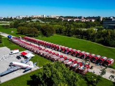 Średnie wozy dla małopolskich OSP oficjalnie przekazane