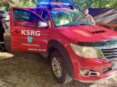 Akcja ratunkowa na Bukowej Górze. Karetka na szczyt nie mogła dojechać, wykorzystano strażacką terenówkę (zdjęcia)