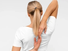 Automasaż na ból pleców i karku. Proste sposoby na ulgę bez wizyty u masażysty